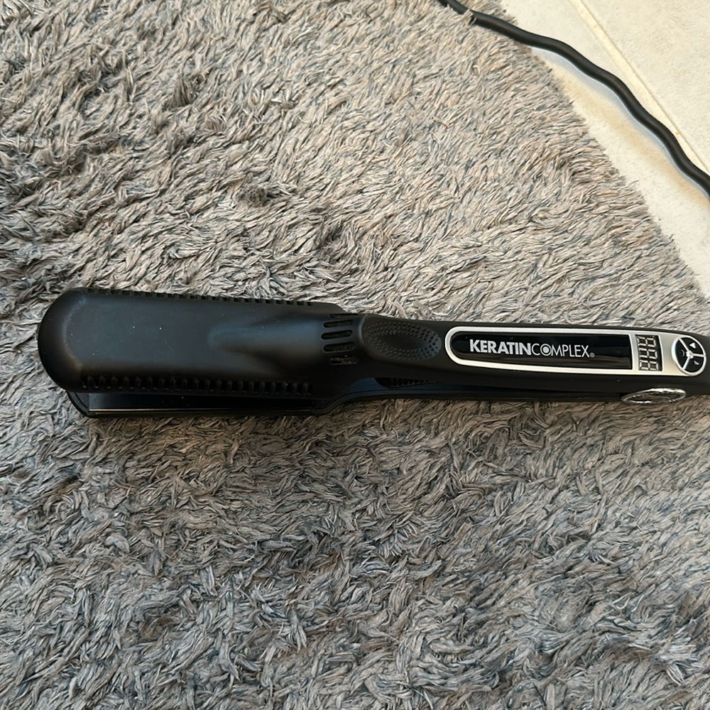 Keratin Complex: Smoothing and Strengthening Iron